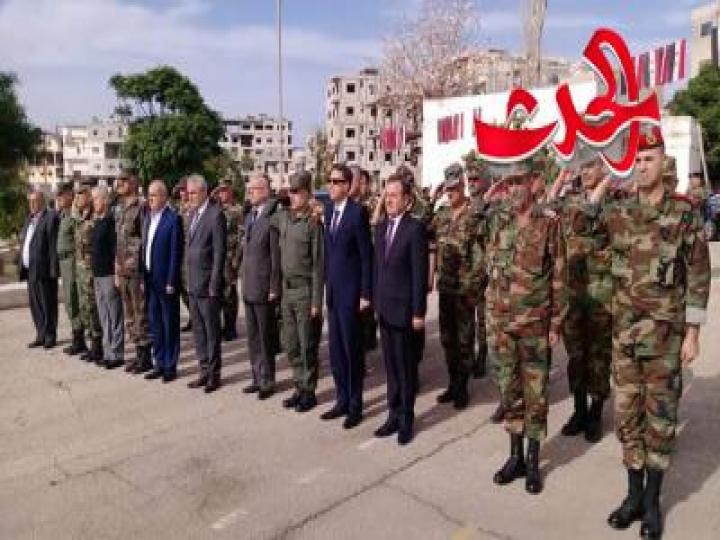 وضع اكاليل الزهور في مقبرة الشهداء في اللاذقية