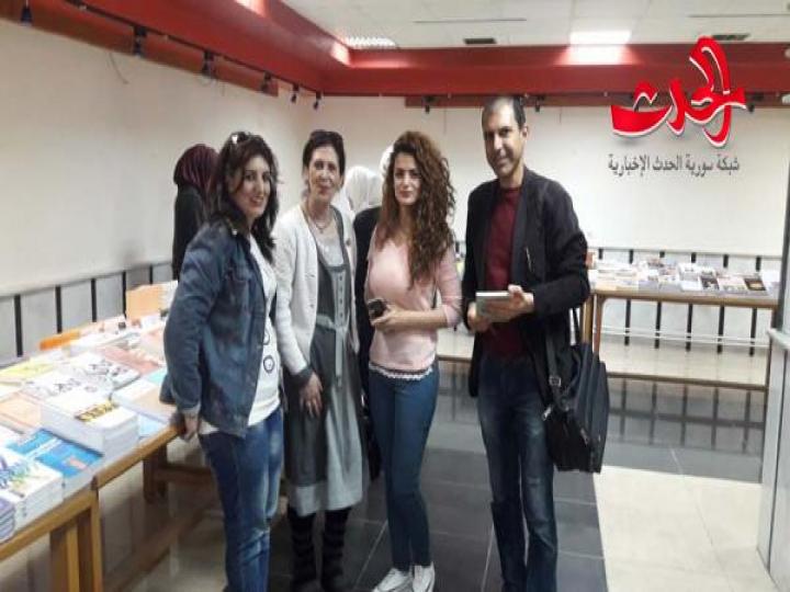 معرض الكتاب مستمر في المركز الثقافي في حمص 