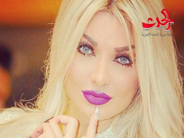 ميريام كلينك بالمايوه الزهري على شاطئ البحر .. صورة