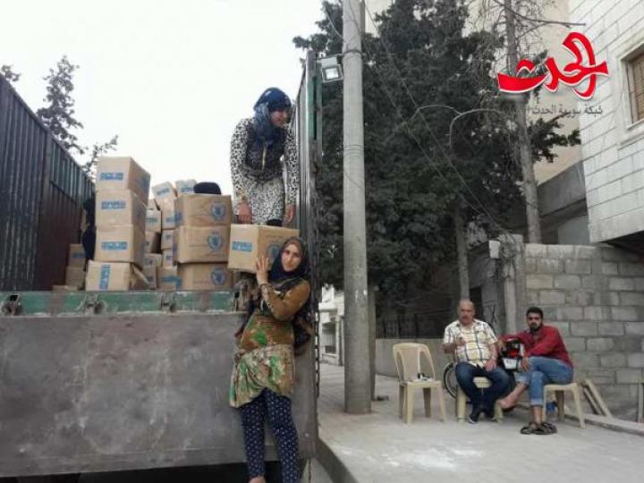 حنان وخولة تعملان في “العتالة” لمقاومة الظروف الصعبة !!