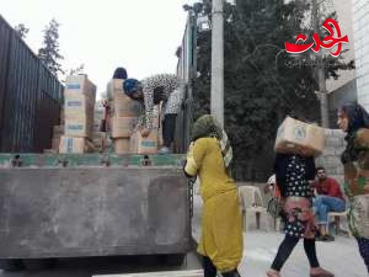 حنان وخولة تعملان في “العتالة” لمقاومة الظروف الصعبة !!