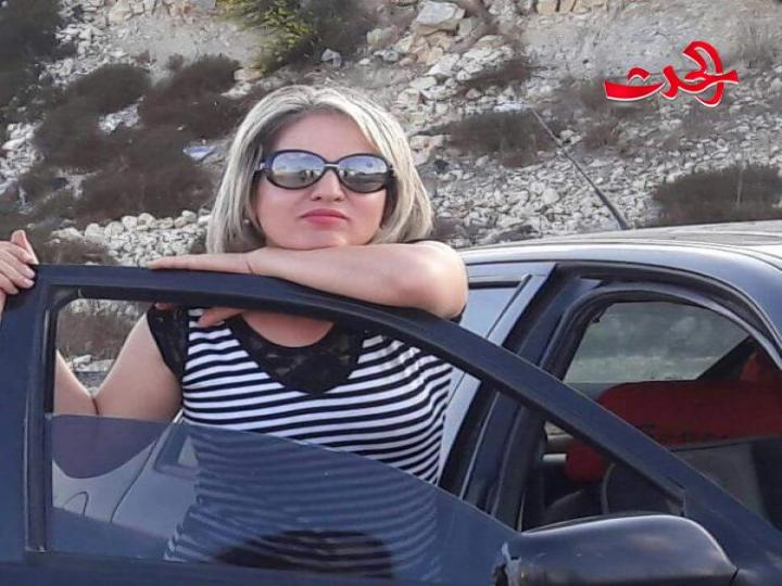 یَهزُّ سَریرَ اللُّغةِ بیمینِهِ  /  بقلم سميا صالح