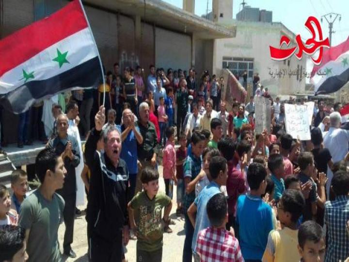 الصنمين تخرج شيباً وشباباً دعماً للجيش وتأييداً للمصالحات الوطنية