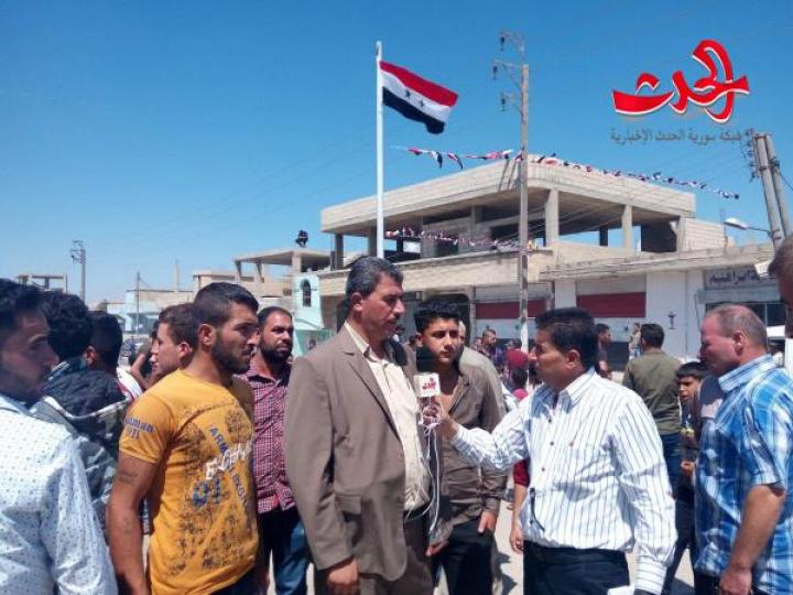 رفع علم الوطن في بلدة الحارة بعد تحريرها من الارهاب