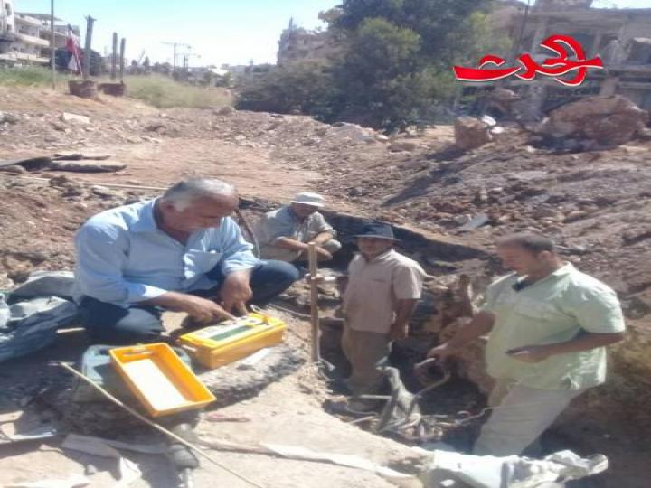 اعادة تمديد الكوابل الهاتفية المعتدى عليها بساحة بصرى 