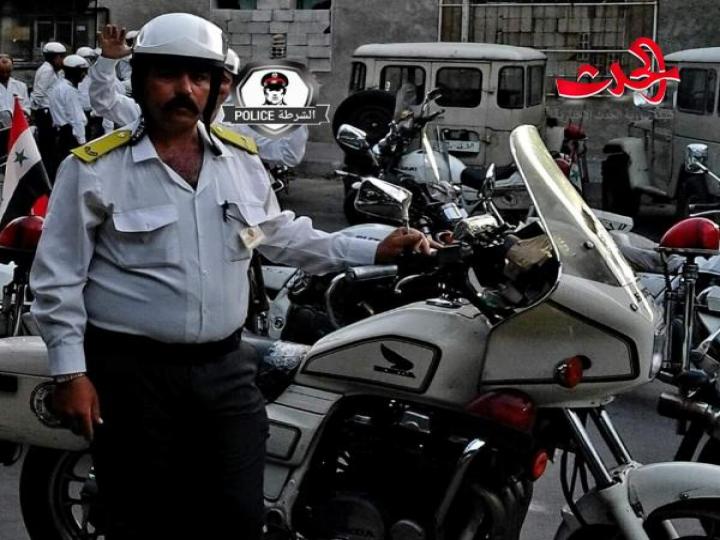 وسط دمشق شاب يلاحق ثلاث فتيات و يطعن شرطي مرور