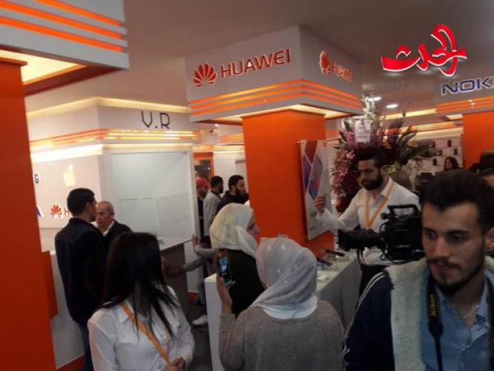 بمئة جهاز وجهاز... إيما تيل تبدأ قصتها الأولى على استراد المزة