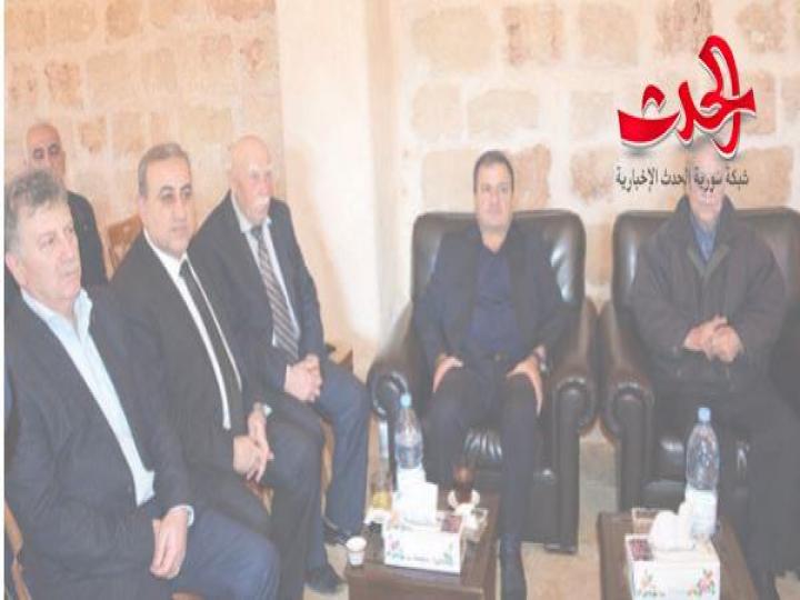 بتكليف من الرئيس الأسد… محافظ اللاذقية يقدم التعازي بوفاة اللواء عيد العلي