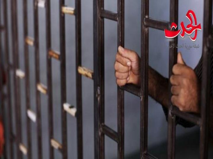 مدير تربية سابق ومتعهدين خلف القضبان