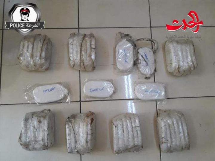 فرع الأمن الجنائي بريف دمشق يضبط كمية / 10 / كيلو من مادة الحشيش المخدر 