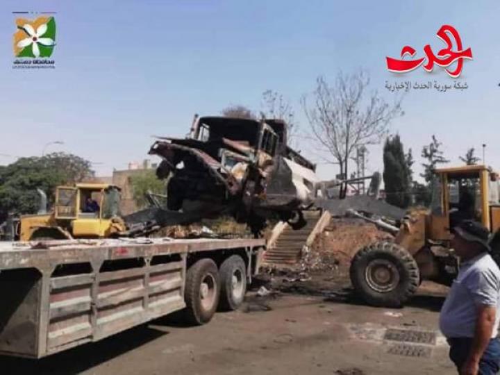 ترحيل السيارات المركونة في أحياء دمشق إلى مرآب الحجز 