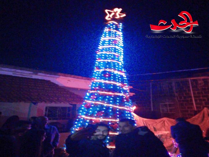 اضاءة شجرة الميلاد بكنيسة مار ميخائيل بمدينة ازرع