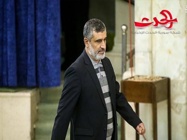 العميد حاجي زادة في أول ظهور له بعد أنباء استشهاده في سورية