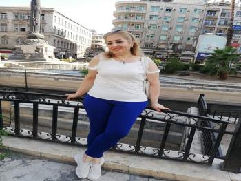 كوثر العقباني  /  وحيدةٌ أنا بدونك