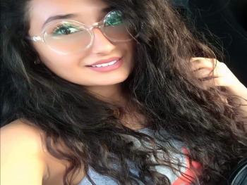 لارا محمد الفروي  / الساعة