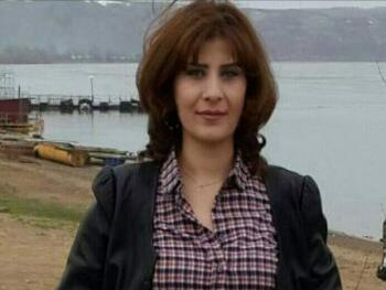 أريج حسن يلقي 