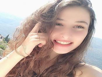 أنا اللامنتمي بقلم مايا يوسف