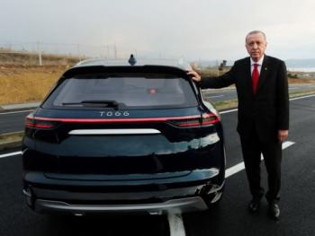 أردوغان يخدع شعبه .. السيارة التركية طلعت إيطالية