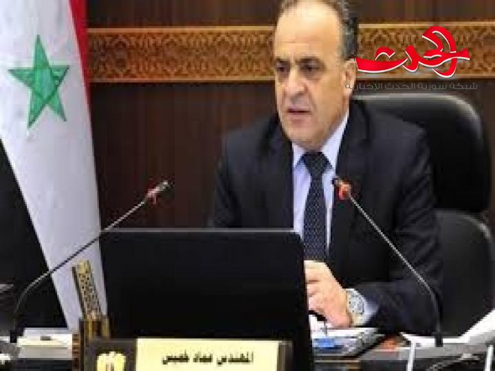 عماد خميس برئاسة وفد حكومي رفيع المستوى إلى طهران