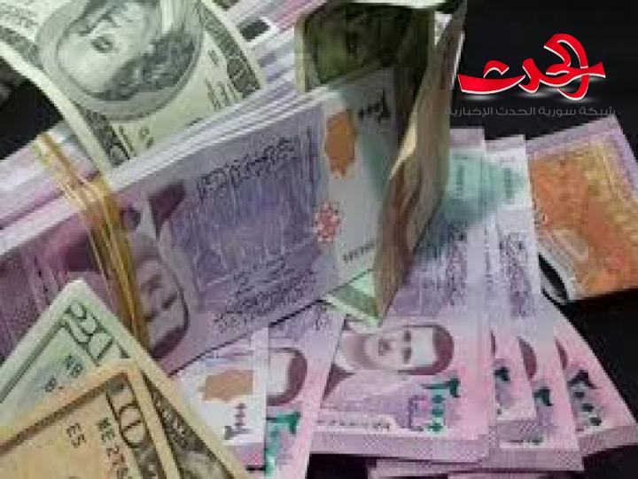 لأول مرة في تاريخها .. الليرة السورية تكسر حاجز الألف ليرة أمام الدولار .