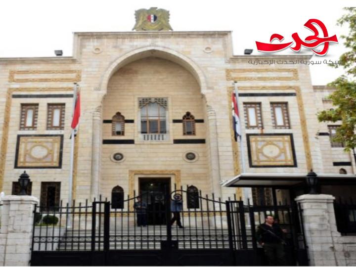 الوزير حمود يسلم وثائق خاصة بشراء طائرة وملف «أجنحة الشام» لمجلس الشعب