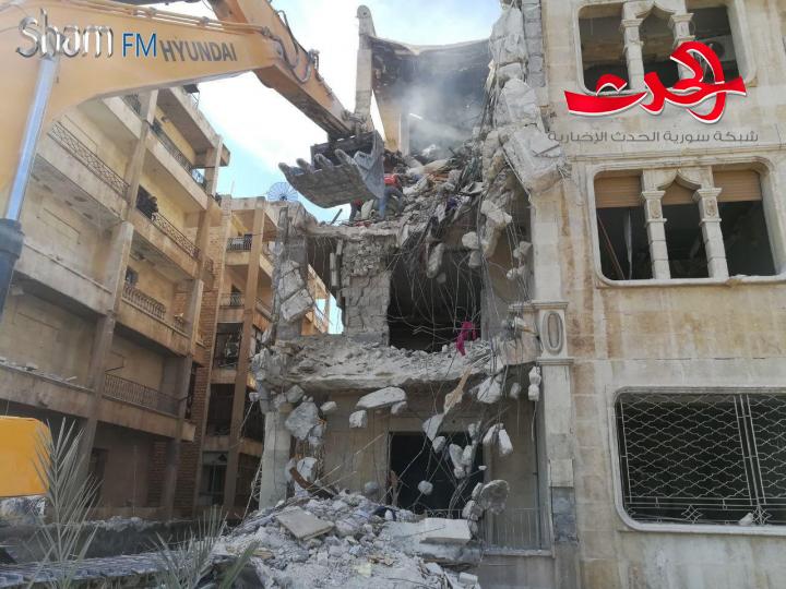 شهيد في الاعتداء الإرهابي الصاروخي على مبنى في حي الزهراء بحلب 