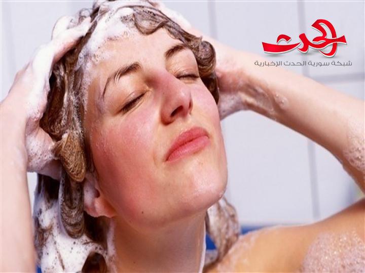 ما أسباب حكة فروة الرأس؟