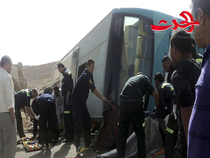 12 قتيل مصري بحادث سير مأساوي على الطريق الصحراوي