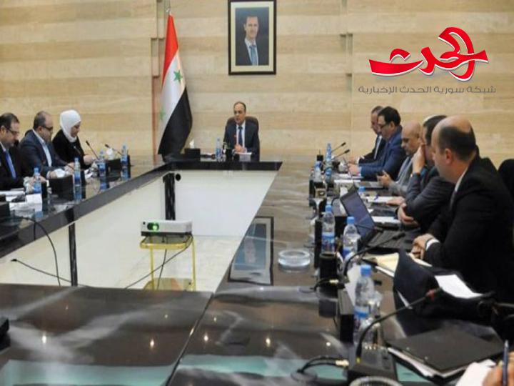 خميس يجيب على سؤال لماذا ترفع الحكومة أسعارها قبل التجار؟.. مفرزات الحرب هي السبب