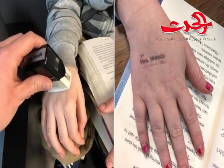 بهذه الطريقة معلمة تشجع طلابها على غسل ايديهم أكثر من مرة وقاية من كورونا