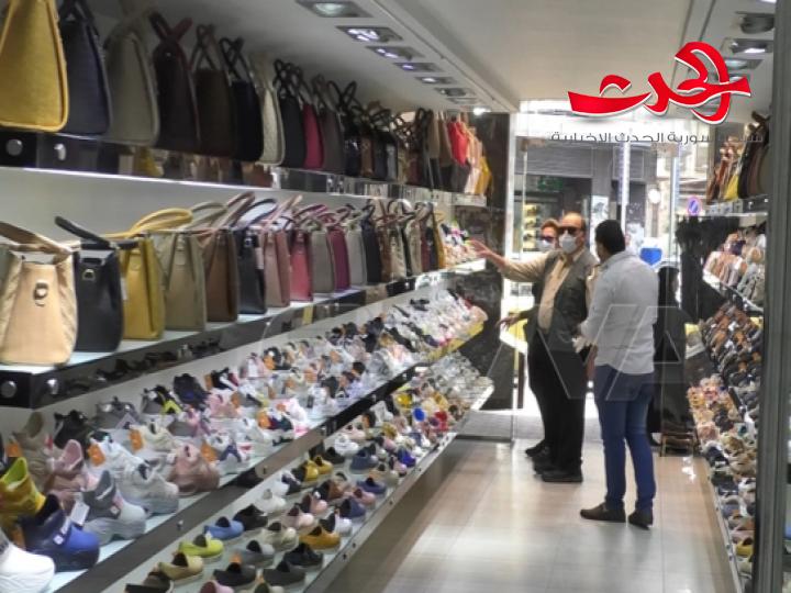 في يوم عودة محال الالبسة والاحذية.. التزام ووعي من المواطنين