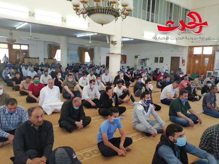 أداء صلاة الجمعة بمساجد درعا مع تطبيق الإجراءات الوقائية
