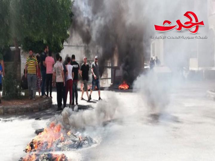 الاحتجاجات في لبنان تواصل قطع بعض الطرقات الرئيسية
