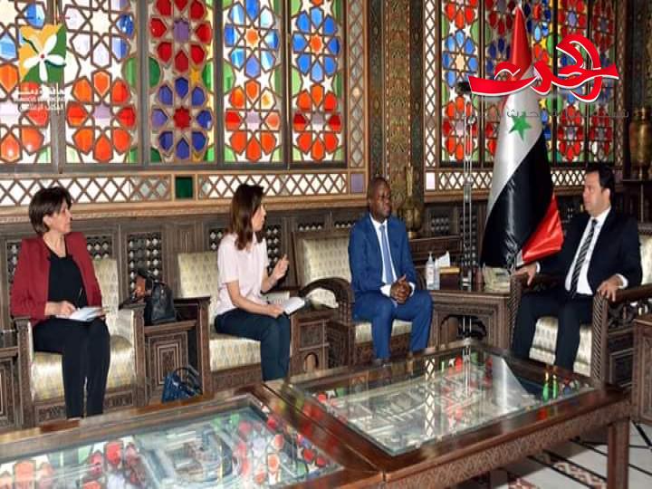 محافظ دمشق ومدير الأونروا في سورية يبحثان تعزيز التعاون المشترك 