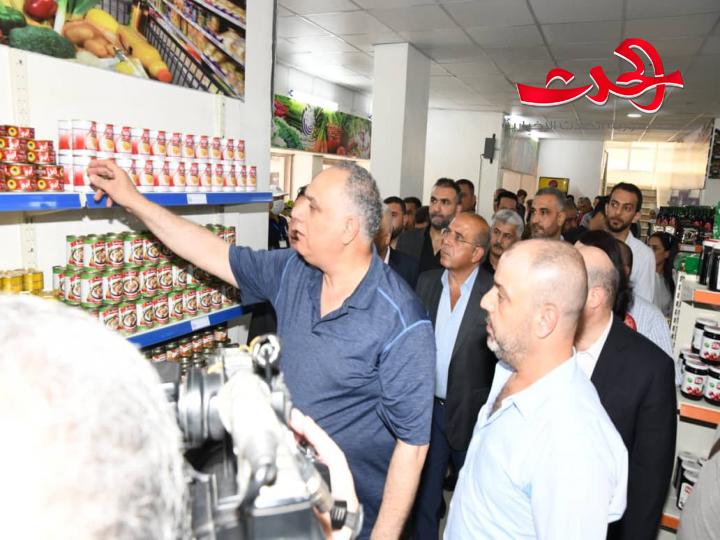 الوزير البرازي ومحافظ دمشق يفتتحان مجمع برزة للسورية للتجارة