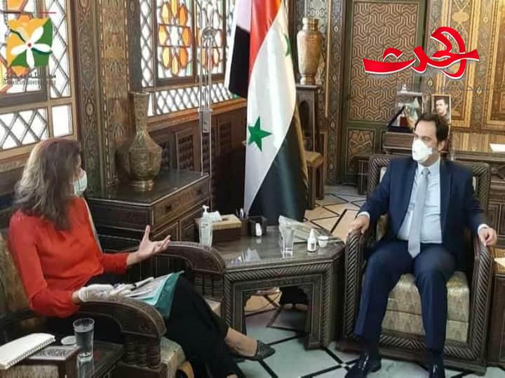 محافظة دمشق وبعثة اللجنة الدولية للصليب الاحمر يبحثان سبل تعزيز التعاون في المجال الصحي والإغاثي
