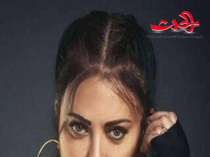 كارمن لبس ترحب ب ماكرون وتدعوه لجلب الانتداب معه.. وسيل من الانتقادات يلاحقها