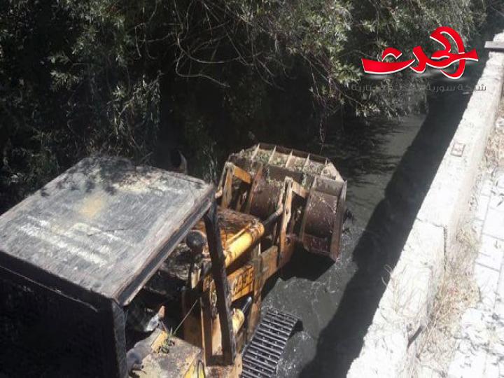محافظة دمشق تبدأ بتنظيف مجرى نهر بردى بدءاً من الهامة