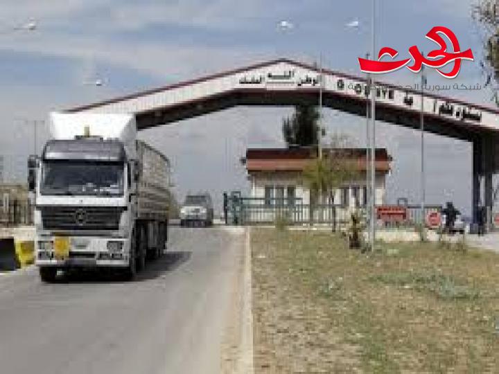 دخول 65 شاحنة عالقة عند معبر نصيب جابر الحدودي إلى الأردن بعد إعادة افتتاحه أمام حركة الشحن