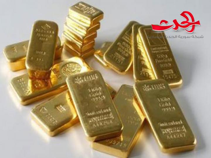 الدولار يرتفع والذهب يتراجع