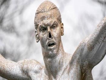 تمثال إبراهيموفيتش يتعرض للتخريب مجددا