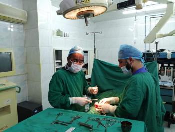 مشفى الرحمة يجري 80 عملية جراحية بتكلفة ليرة واحدة للعملية. 