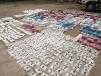 ضبط طن ونصف الطن من المواد المخدرة مهربة ضمن سيارة لنقل الخضار بريف درعا