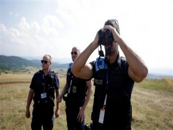 اليونان تعزز شرطة الحدود مع تركيا