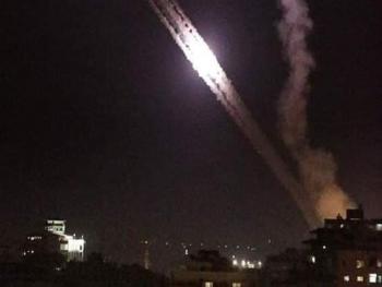 الدفاع الجوي السوري يسقط عددا من الصواريخ المعادية التي تعرضت لها سماء الوطن