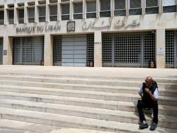 التحقيق في حوالات للخارج من مصرف لبنان المركزي