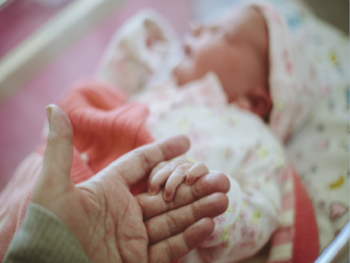 ولادة أول طفل في العالم من بويضة غير ناضجة لأم مصابة بالسرطان