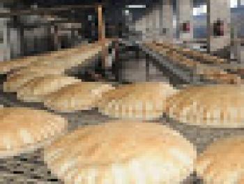 عناصر التجارة الداخلية بدمشق تضبط عددا من المخابز والاكشاك يتاجرون بالخبز التمويني.