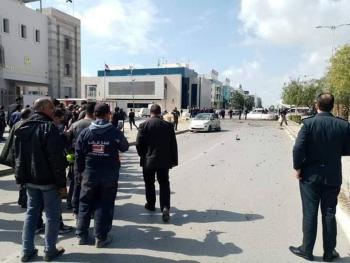 اشلاء منفذي التفجير الانتحاري في تونس تتطاير فوق الابنية