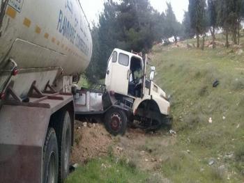 وفاة شخصان على طريق حمص/ تدمر بحادث تصادم بين صهريج غاز وسيارة